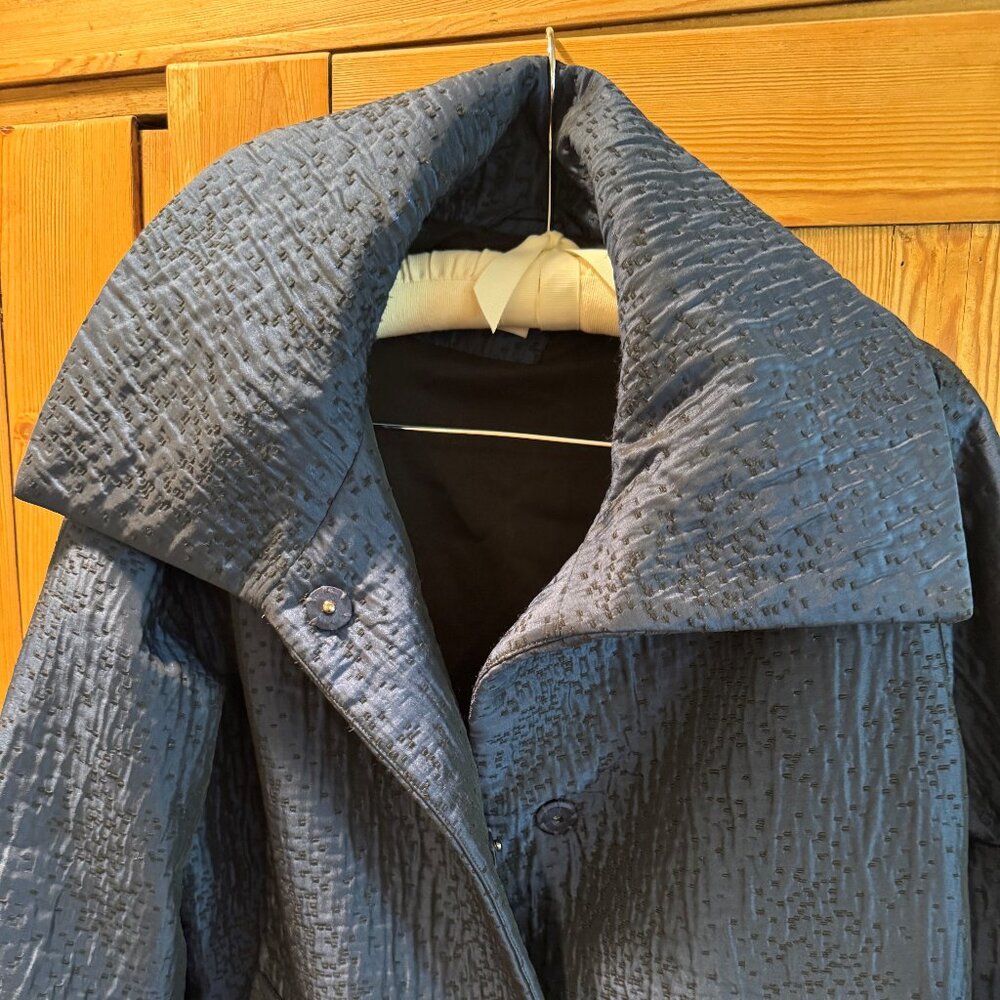 Elegant slightly puffy Jane Post Evening knee length Coat - Picture 2 of 3